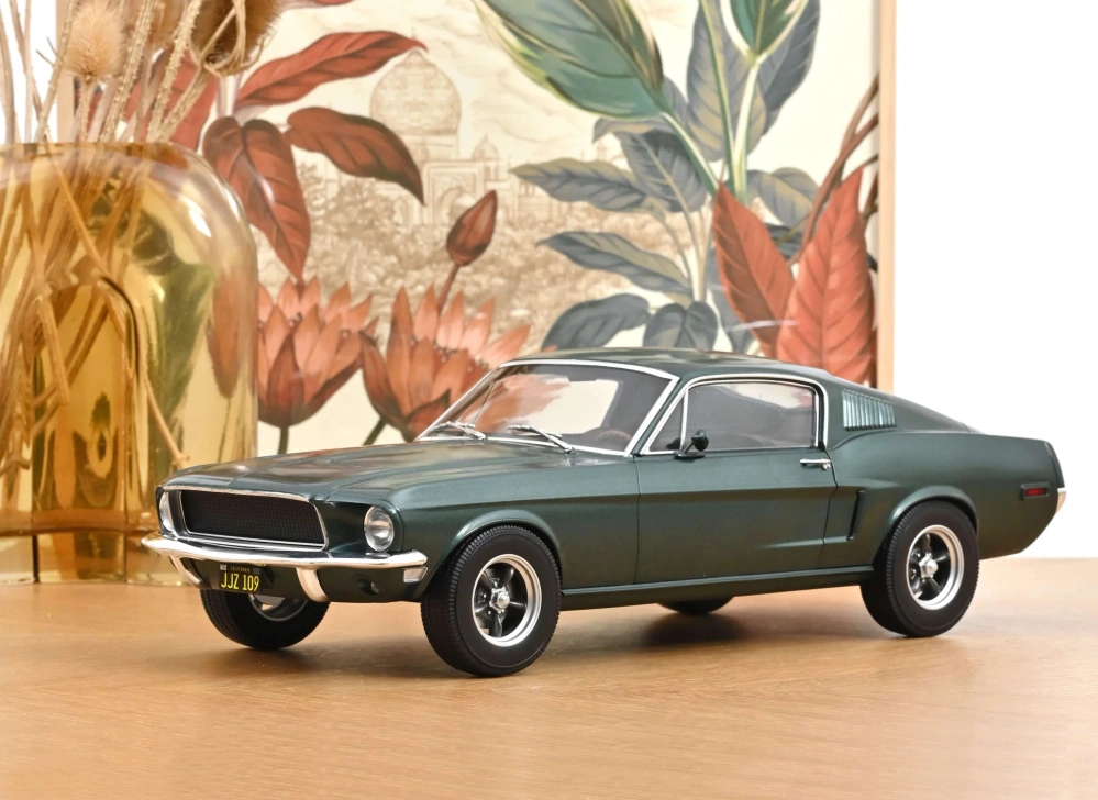 1:12 Ford Mustang Fastback 1968 Satin Grün metallic - Norev