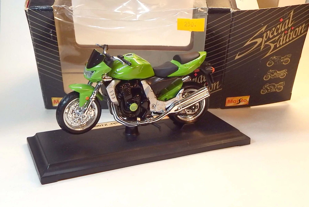 1:18 Kawasaki Z 1000, bazar - Maisto