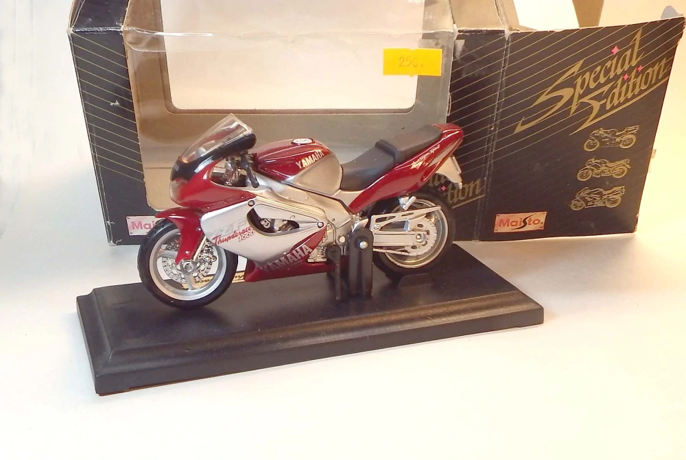 1:18 Yamaha 100 Thunderace, bazar - Maisto