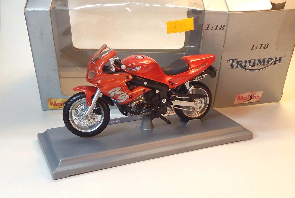 1:18 Triumph Sprint RS 250, bazar - Maisto
