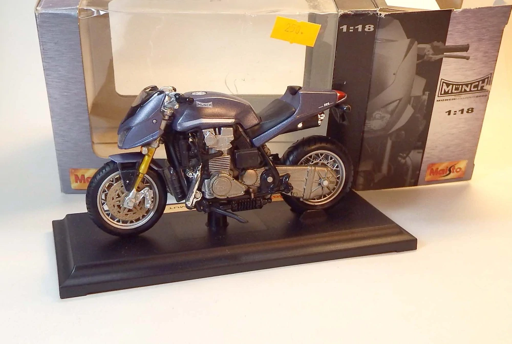 1:18 Munch Mammut 2000, bazar - Maisto