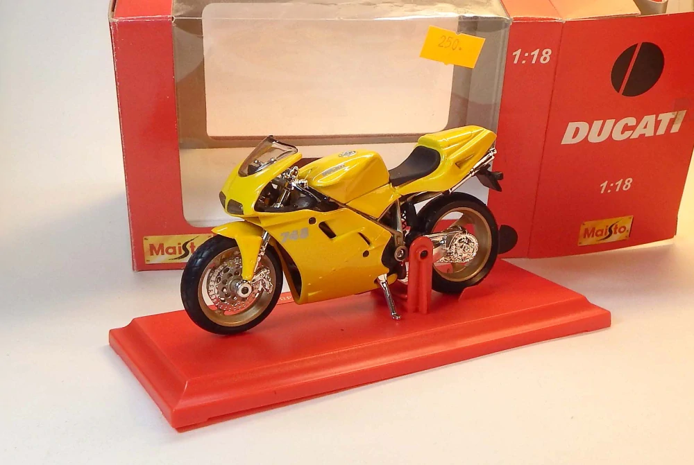 1:18 Ducati 748, bazar - Maisto