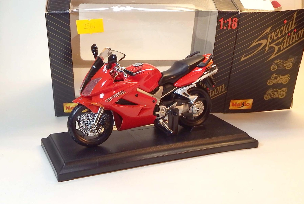 1:18 2002 Honda VFR, bazar - Maisto