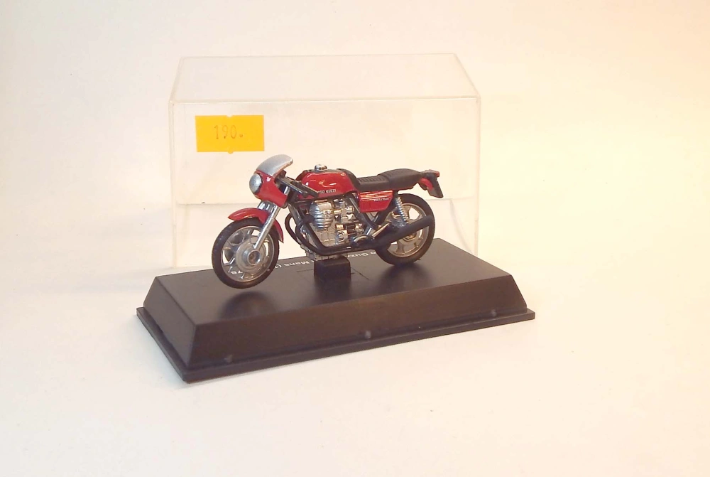 1:32 1975-1978 Moto Guzzi 850 Le Mans, bazar - New Ray