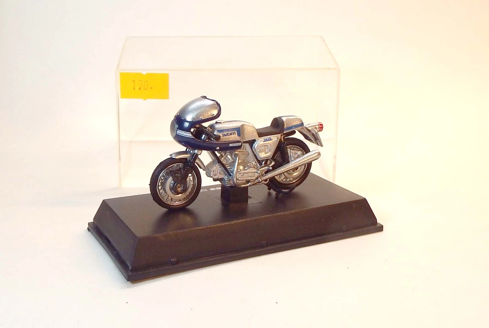 1:32 1975 Ducati 900 SS, bazar - New Ray