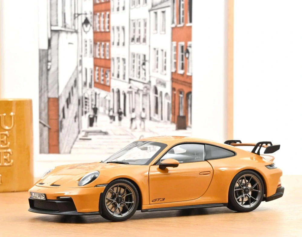 1:18 Porsche 911 GT3 2021 Bahamagelb - Norev