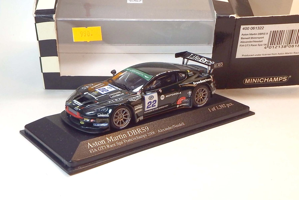1:43 Aston Martin DBRS9, bazar - Minichamps