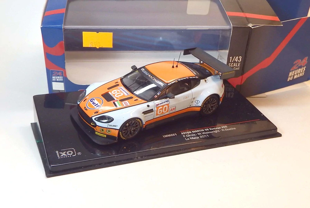 1:43 Aston Martin V8, bazar - ixo
