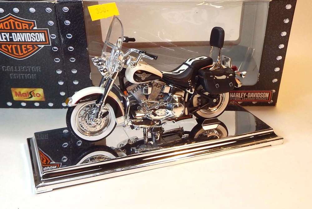 1:18 1993 Harley-Davidson FLSTN Heritage Softail Nostalgia, bazar - Maisto
