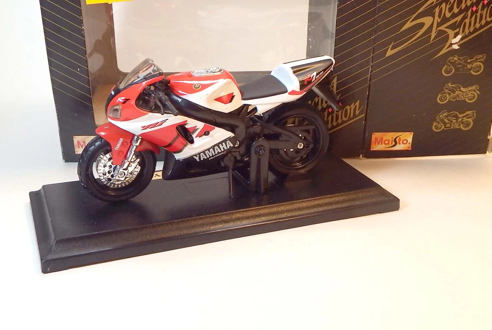 1:18 Yamaha YZF-R7, bazar - Maisto