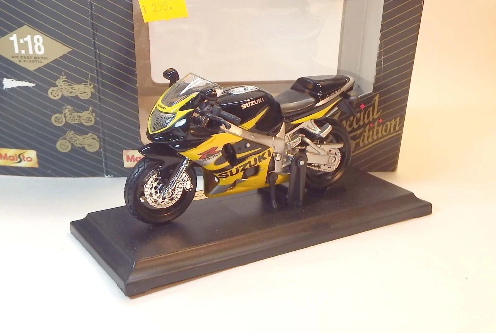 1:18 Suzuki GSX R 600, bazar - Maisto