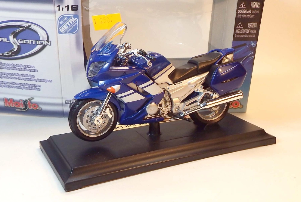 1:18 Yamaha FJR 1300, bazar - Maisto