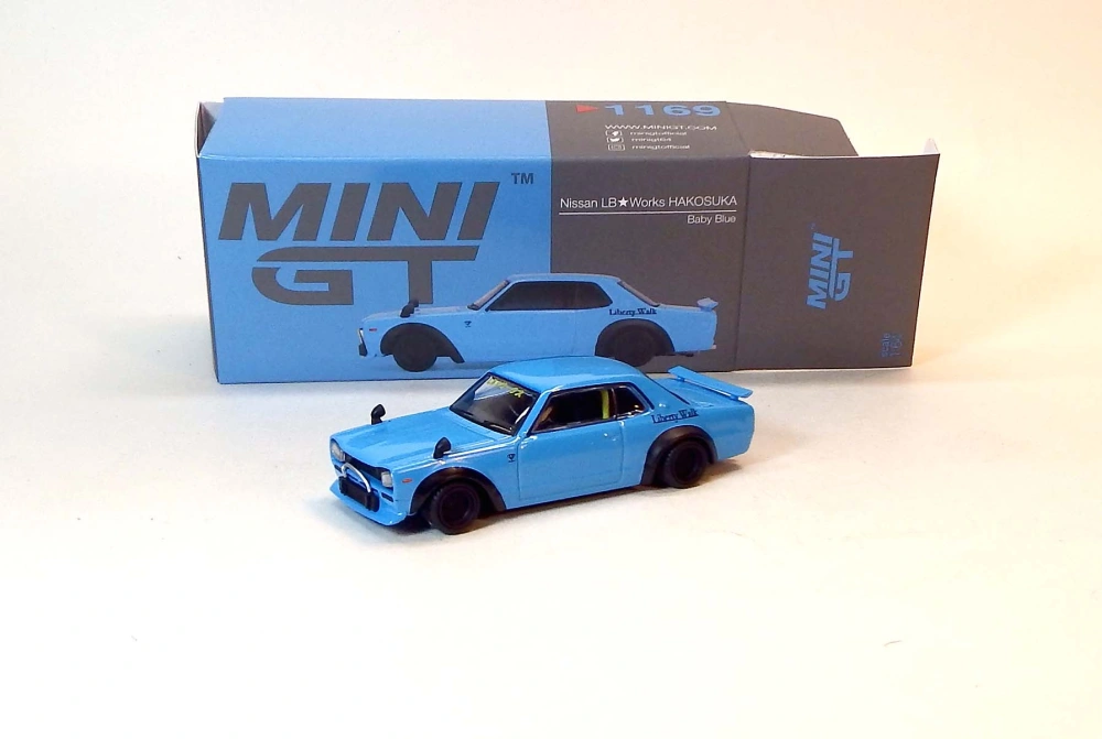 1:64 Nissan LB, bazar - MiniGT