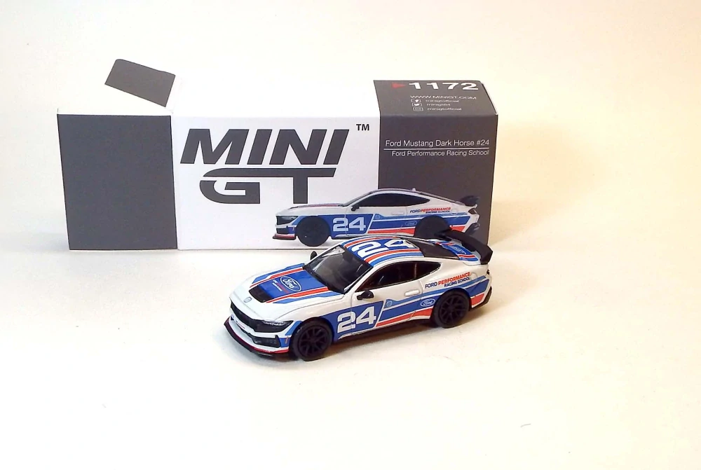 1:64 Ford Mustang Dark Horse, bazar - MiniGT