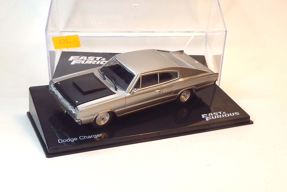 1:43 Dodge Charger, bazar - DeAgostini