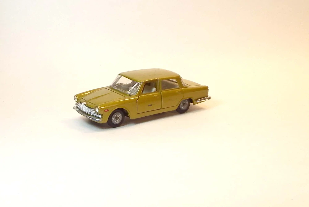 1:43 Alfa Romeo 2600, bazar - Mebetyos