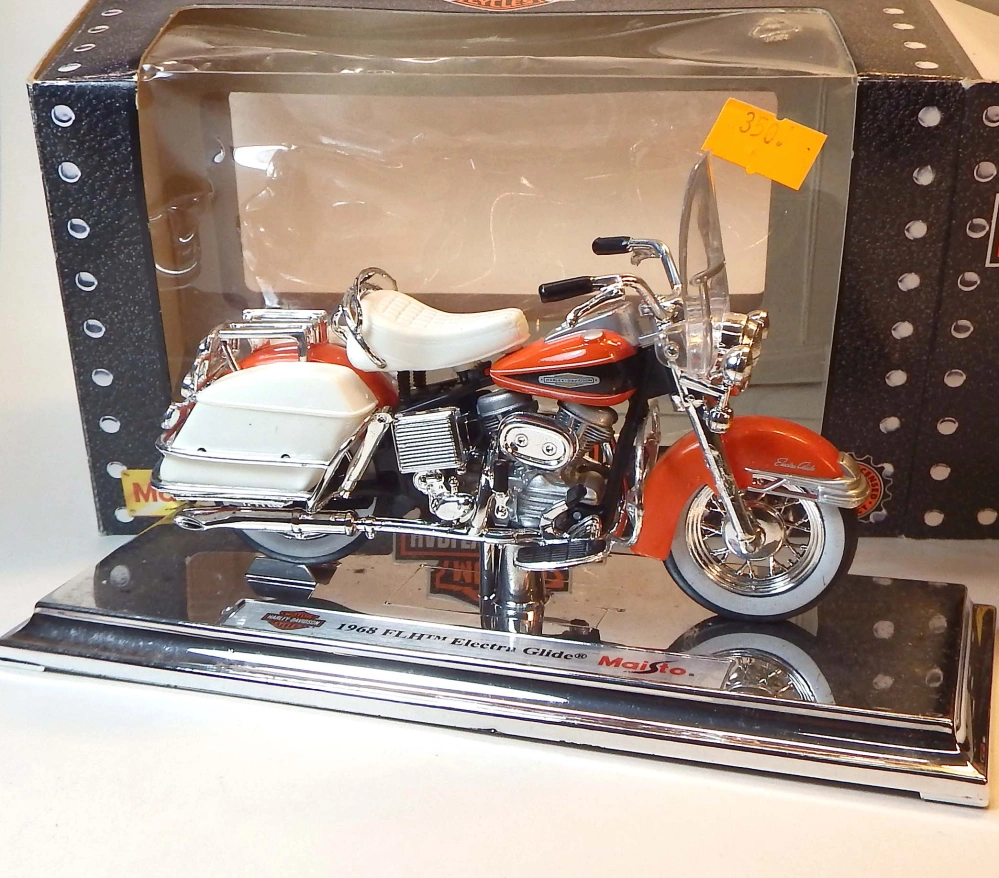 1:18 1968 Harley-Davidson FLH Electra Glide, bazar - Maisto
