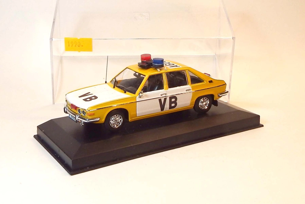 1:43 Tatra 613 "Veřejná bezpečnost", ruční práce