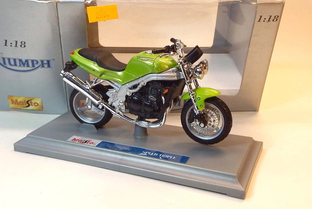 1:18 Triumph Speed Triple, bazar - Maisto