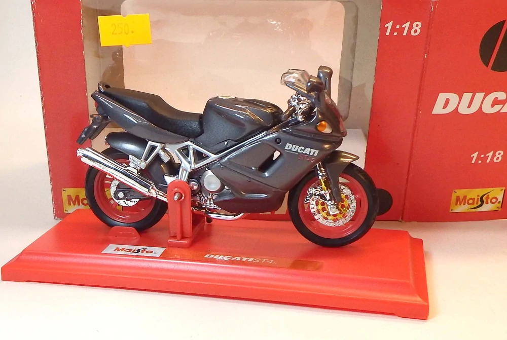 1:18 Ducati ST4, bazar - Maisto