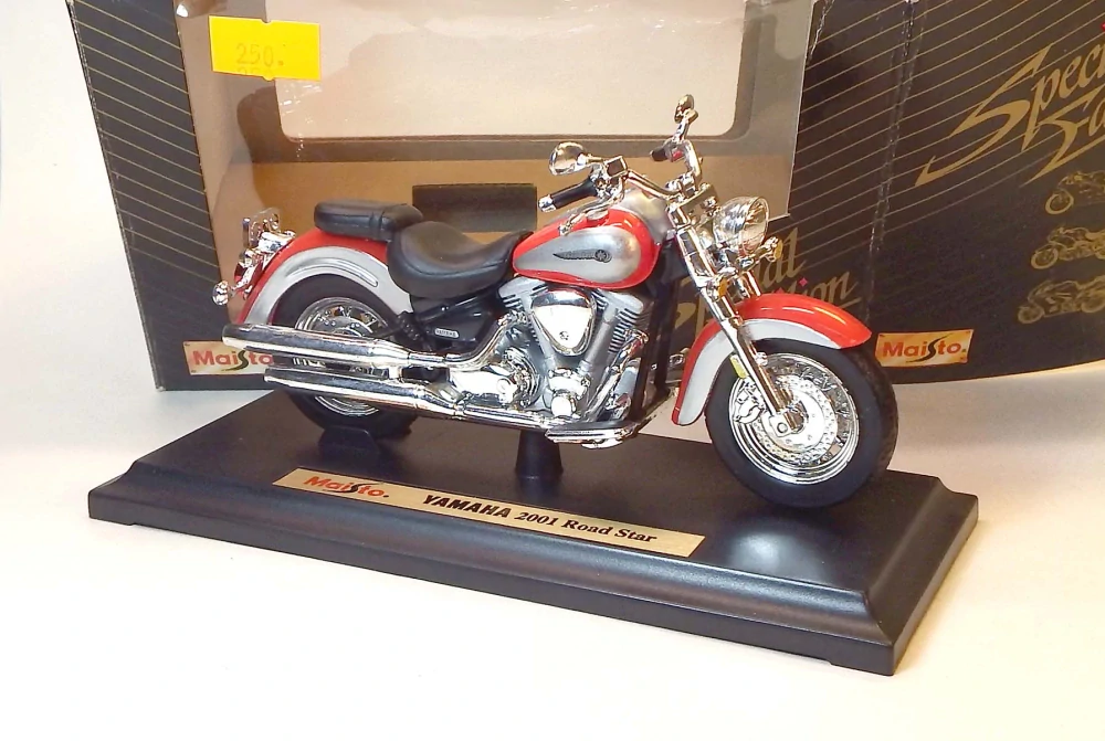 1:18 2001 Yamaha Road Star, bazar - Maisto