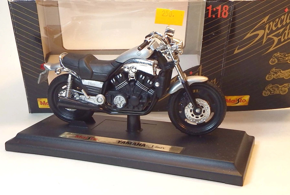 1:18 Yamaha Vmax, bazar - Maisto