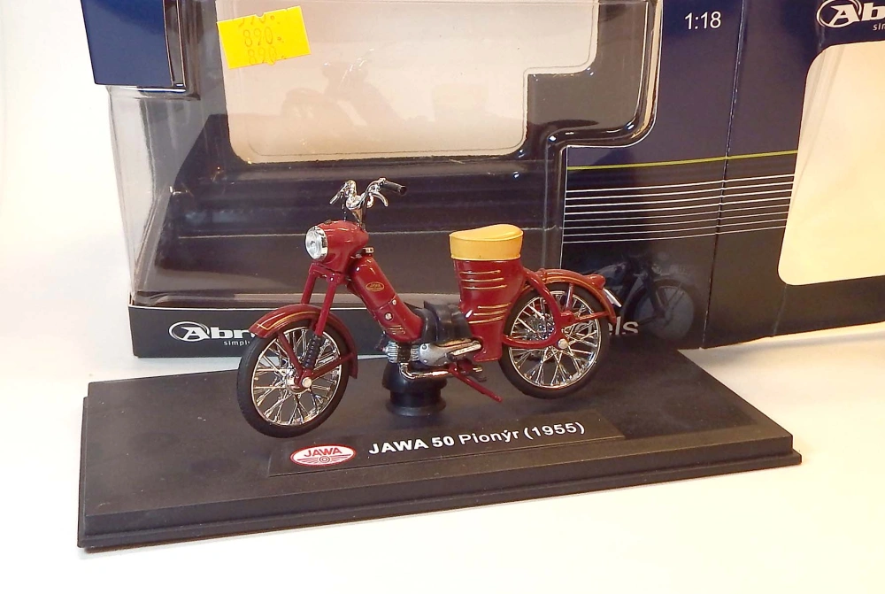 1:18 1956 JAWA 50 Pionýr, bazar - Maisto