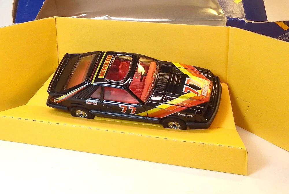1:36 Rolls-Royce Corniche, bazar - Corgi
