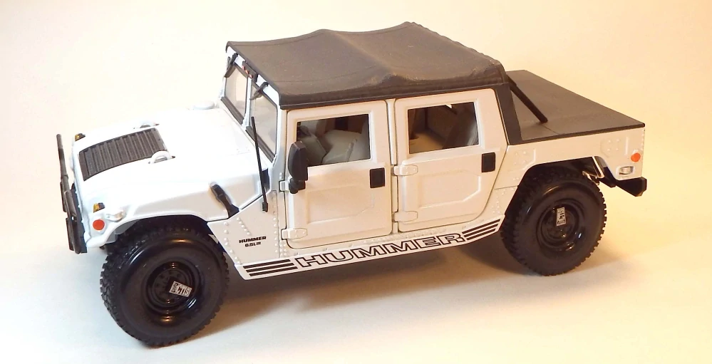 1:18 Hummer, bazar - Maisto