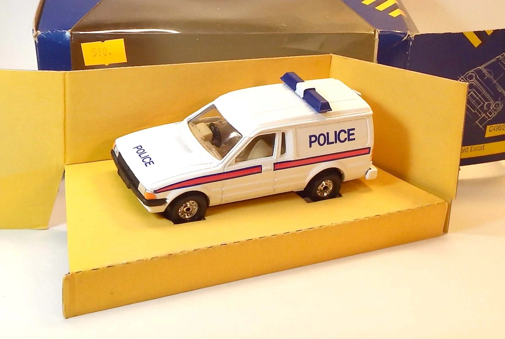 1:36 Ford Escort, bazar - Corgi