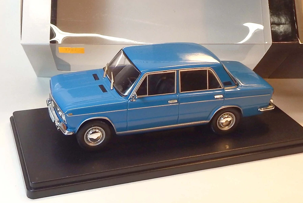 1:24 1977 Lada 1500, bazar - White Box