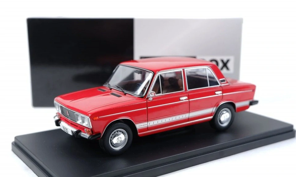 1:24 Lada 1600, bazar - White Box