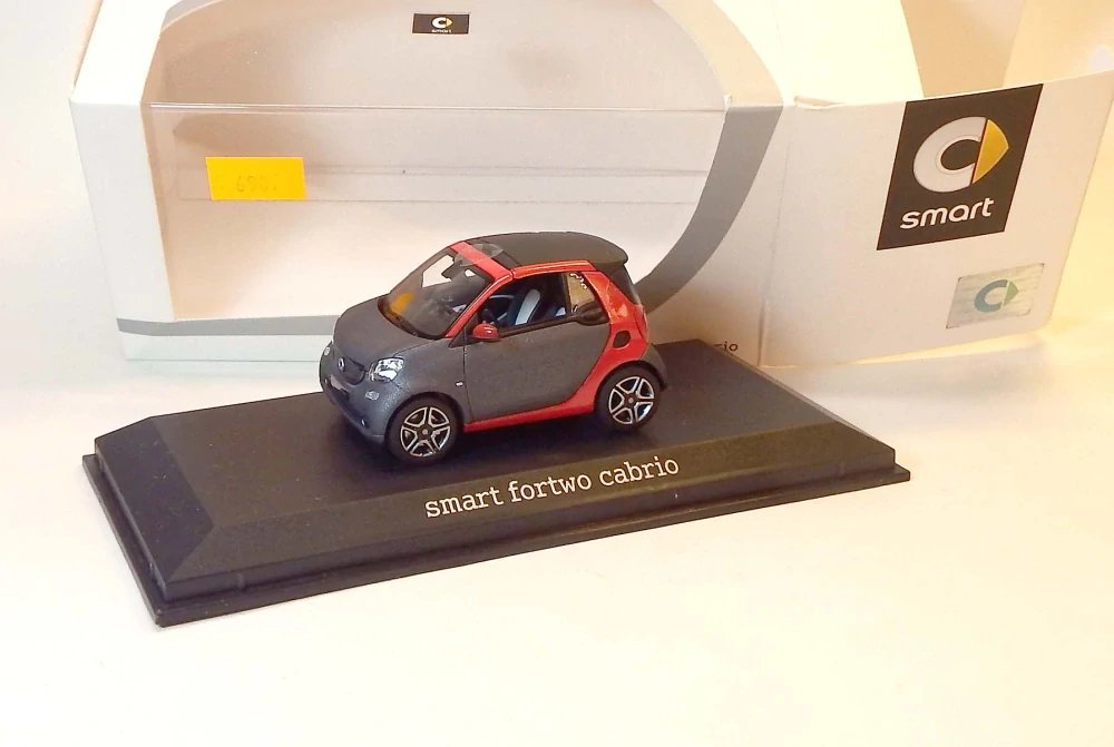 1:24 Smart ForTwo Cabrio, bazar - Norev