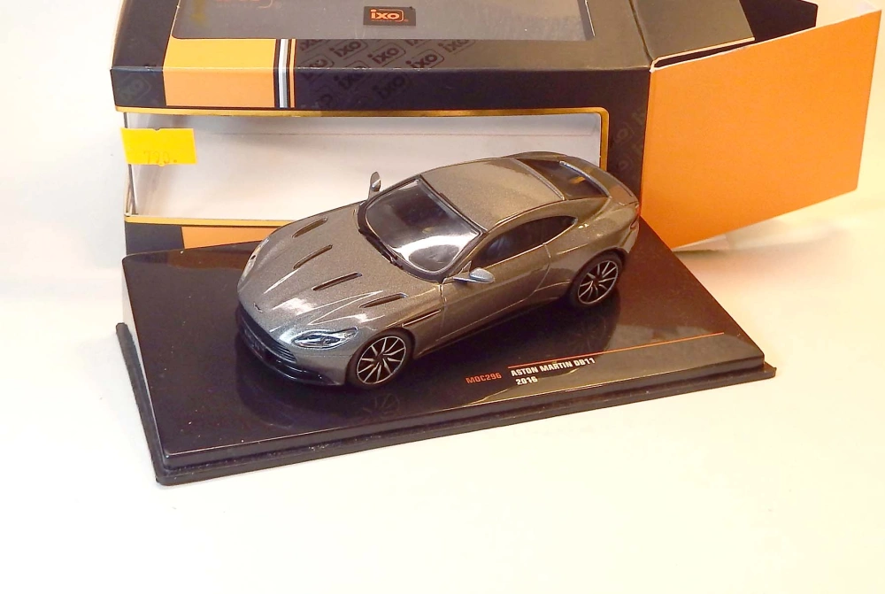 1:43 Aston Martin DB11, bazar - ixo
