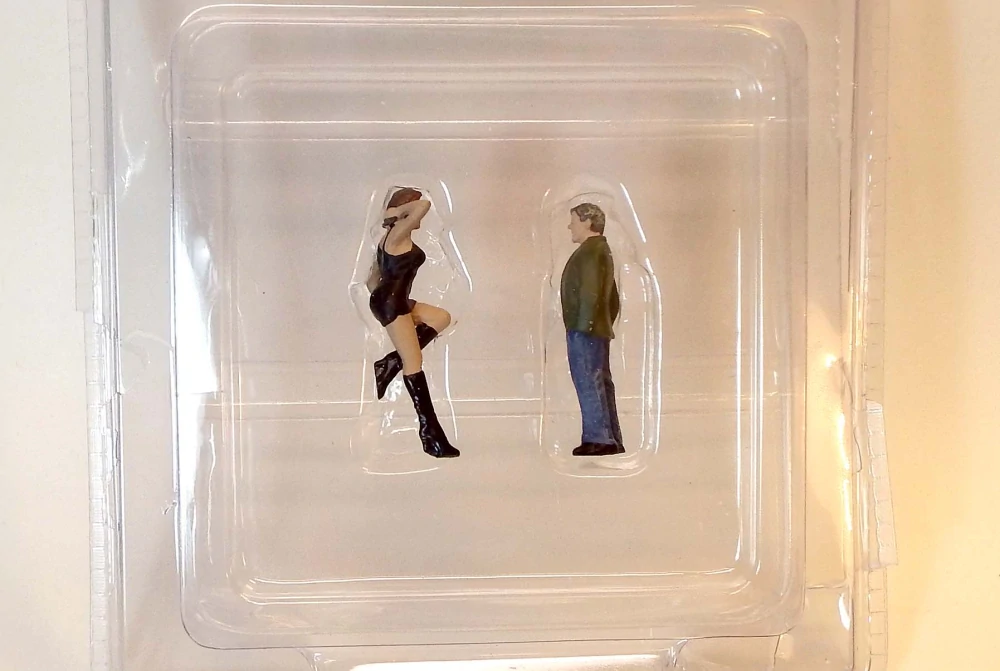 1:43 2 figurky - USA 70.léta, bazar