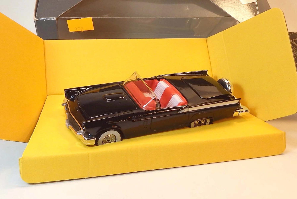 1957 Ford Thunderbird, bazar - Corgi