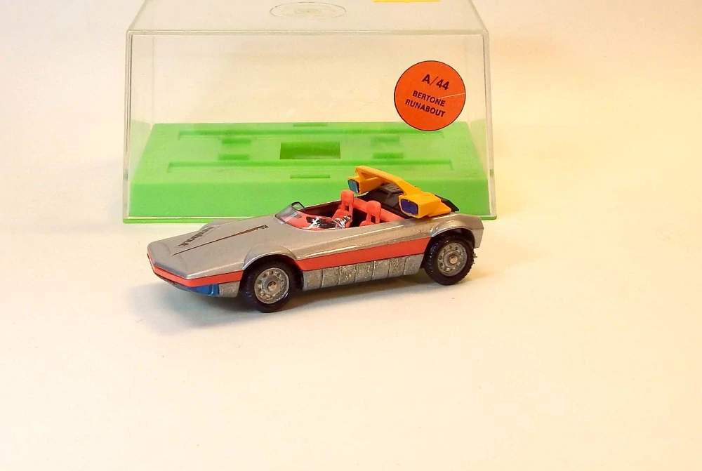 1:43 Bertone Runabout, bazar - Mattel