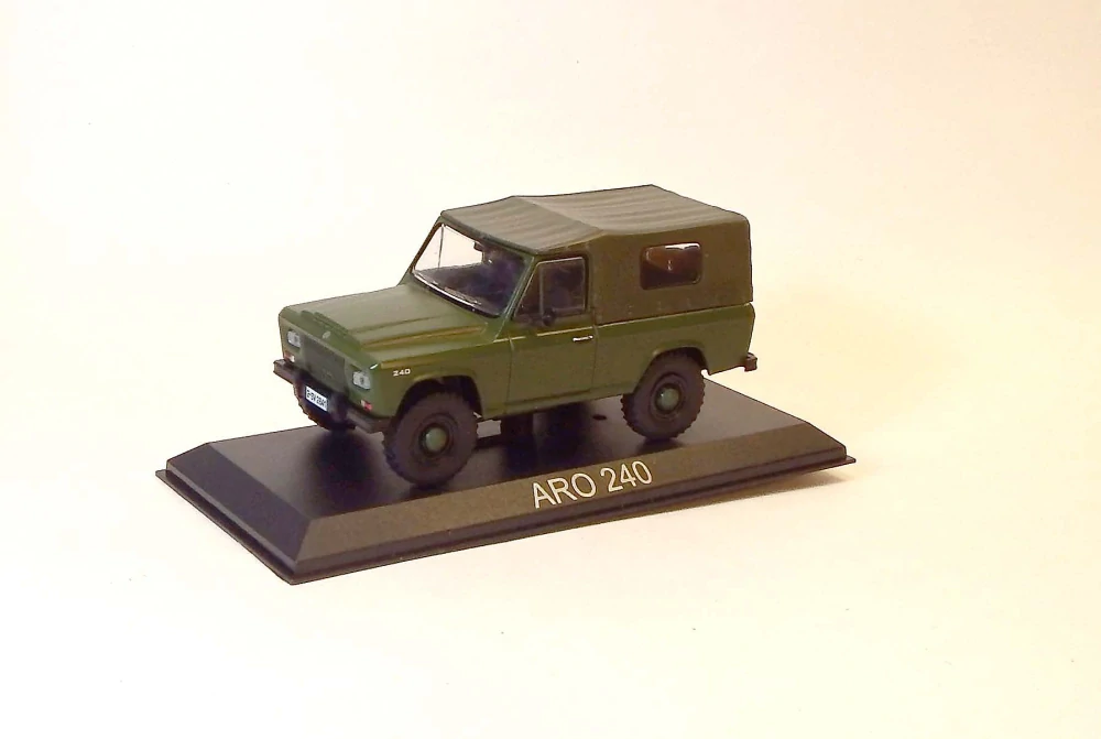 1:43 ARO 240, bazar - Hachette