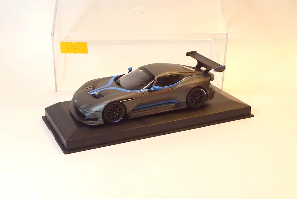1:43 2015-2016 Aston Martin Vulcan, bazar - ixo