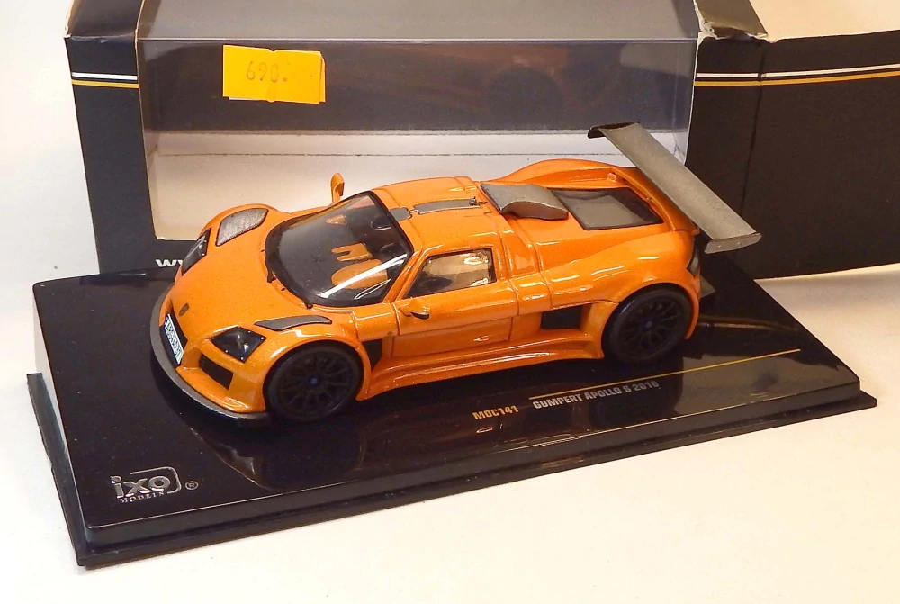 1:43 2010 Gumpert Apollo S, bazar - ixo