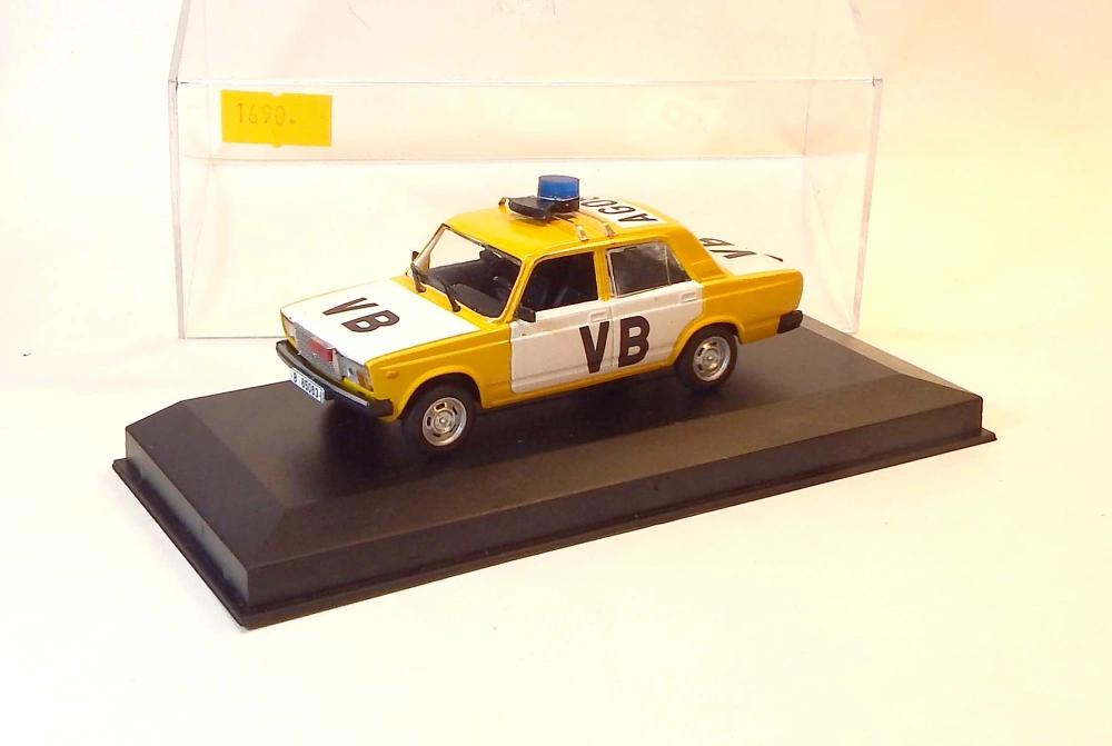 1:43 VAZ 2107 "Veřejná bezpečnost", ruční práce