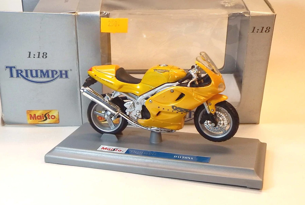 1:18 Triumph Daytona, bazar - Maisto
