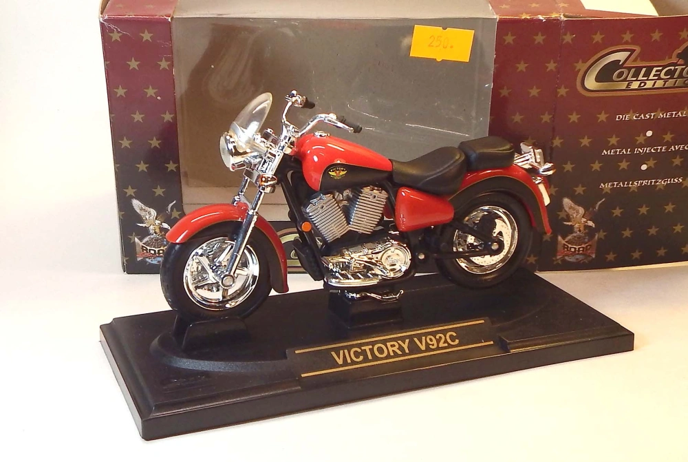 1:18 Victory V92C, bazar - Road Signature