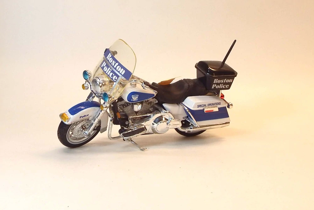 1:18 Harley Davidson "Boston Police", bazar - Maisto