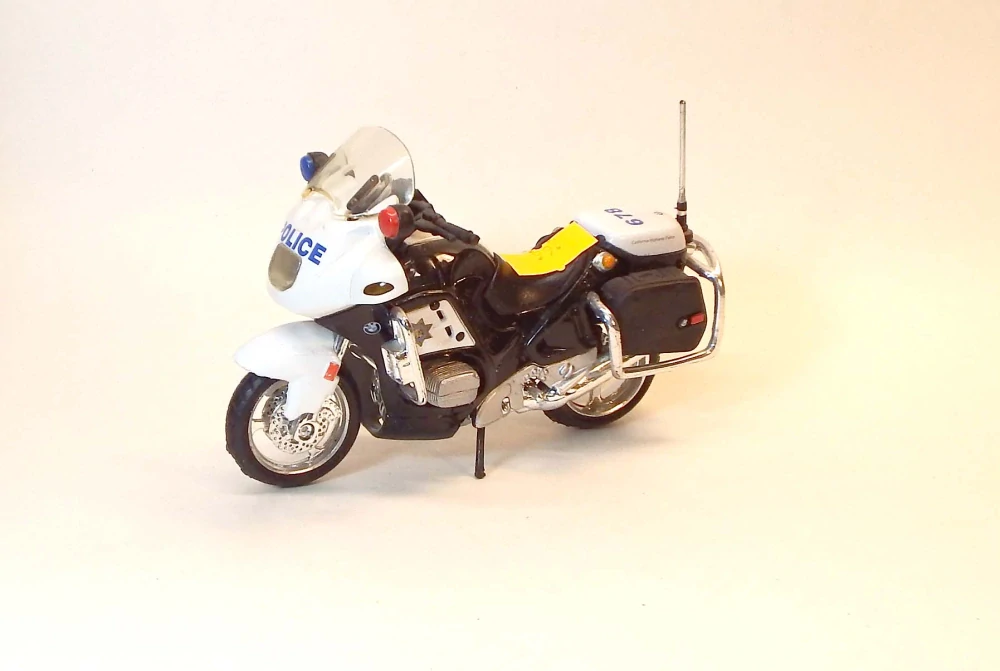 1:18 BMW "Police", bazar - Maisto