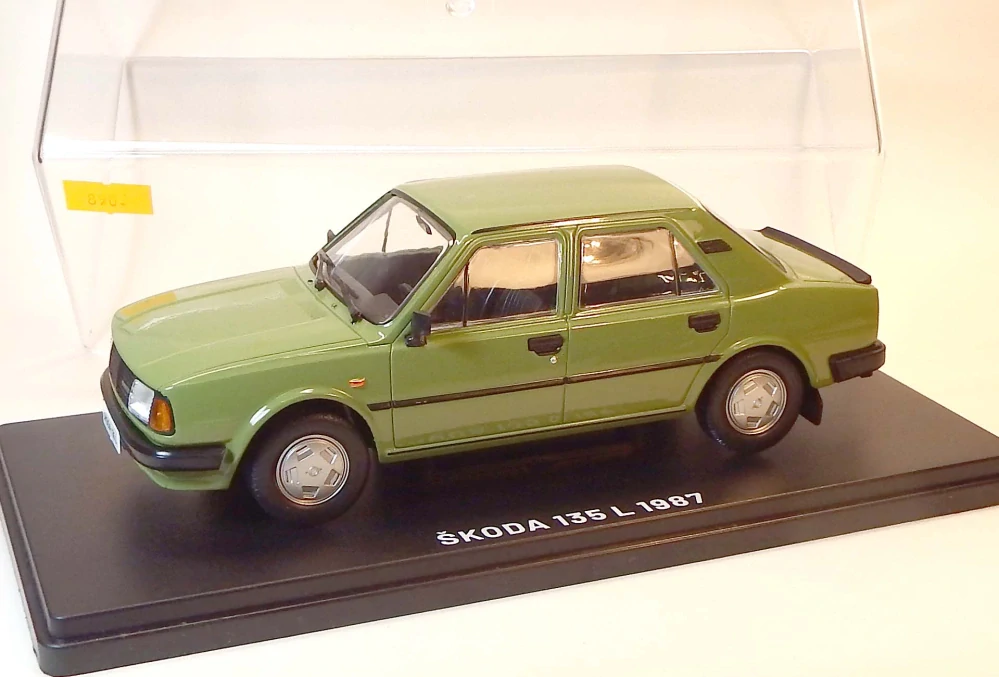 1:24 1987 Škoda 135L, bazar - DeAgostini