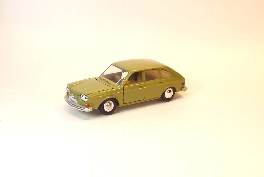 1:41 Volkswagen 411, bazar - Mini Gama