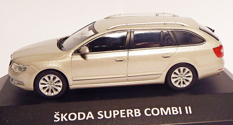 1:43 Škoda Superb Combi II - DeAgostini