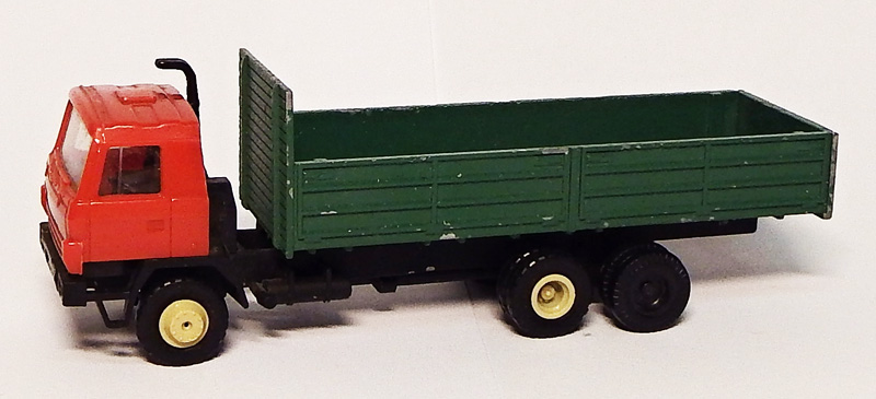 Tatra 815, stará hračka, kov, poškozený