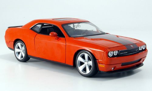 1:24 Dodge Challenger SRT8, oranžový, 2008 - Maisto